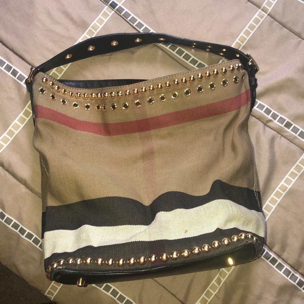 Burberry - Picture 1 of 4